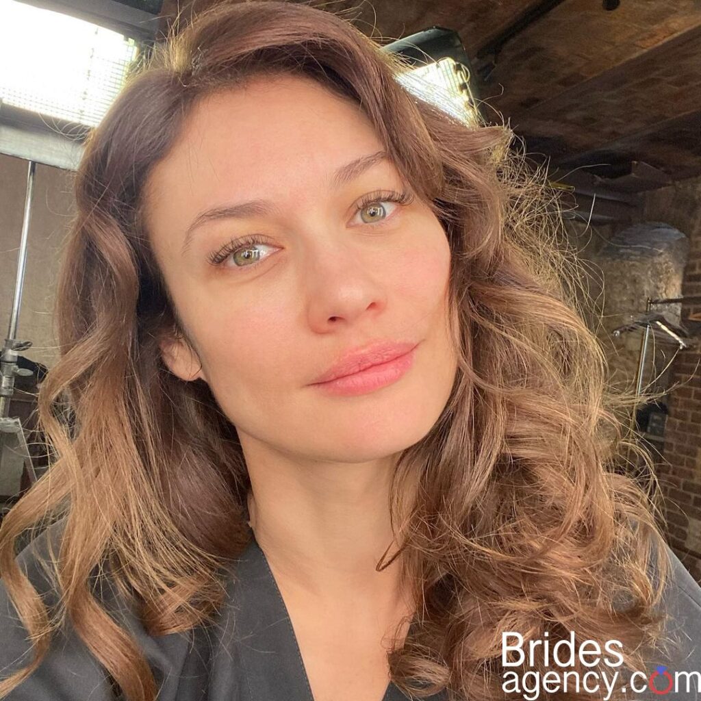Olga Kurylenko Selfie