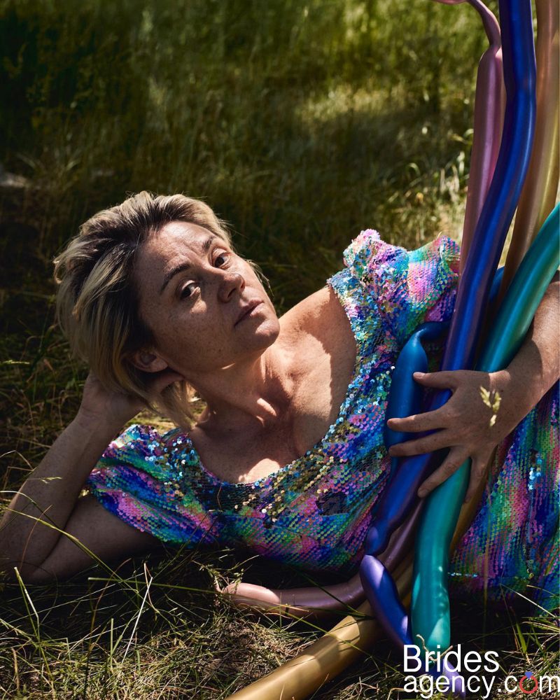 Maria Peszek photo with inflatable balls