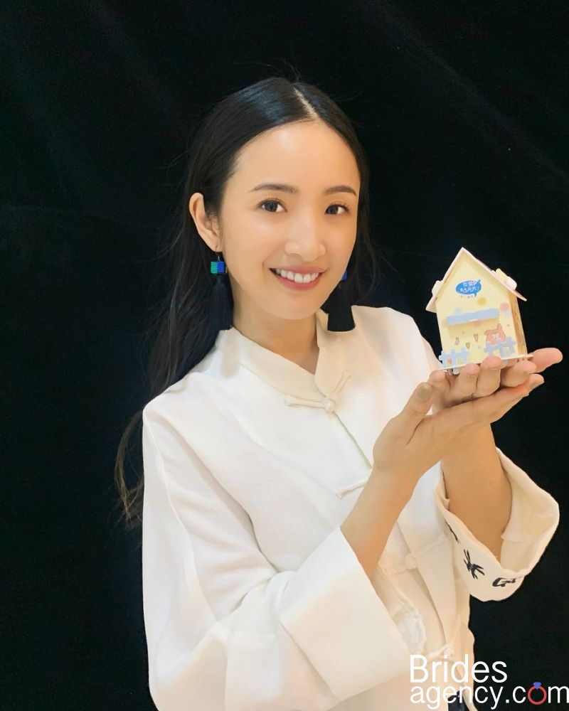 Ariel Lin portrait photo with white shirt on black background