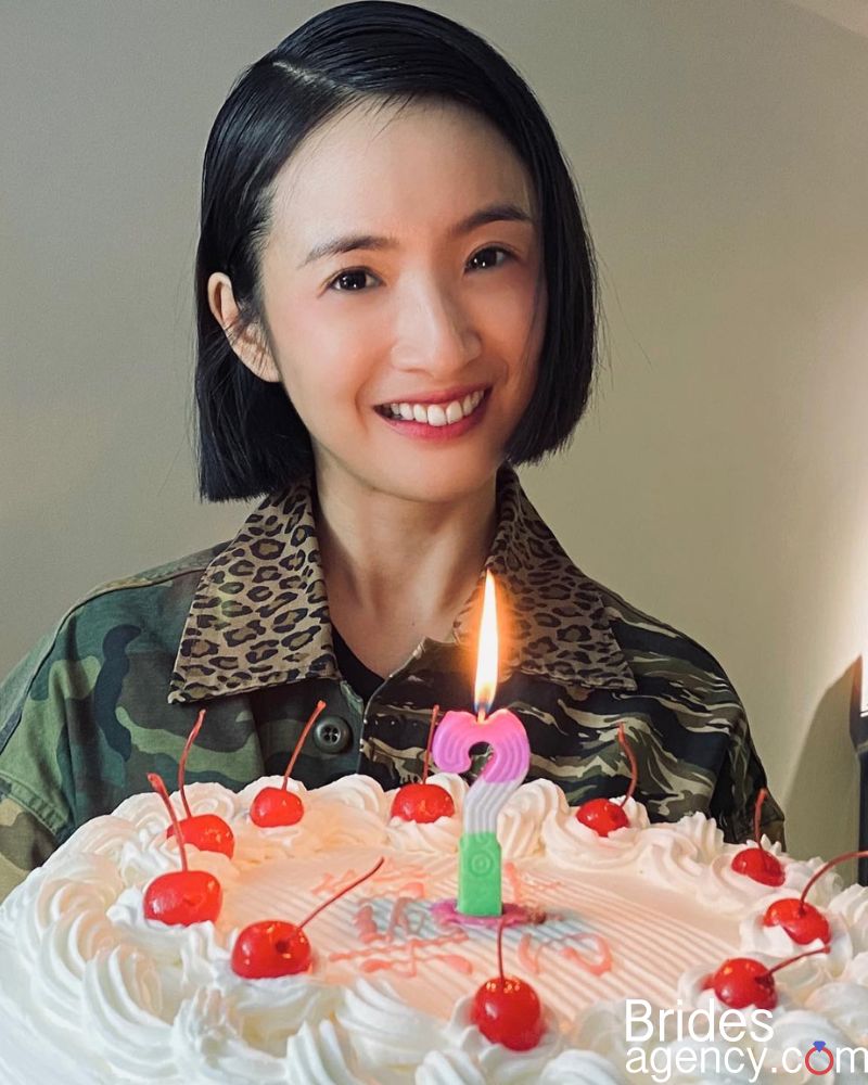 Ariel Lin holding a birthday cake