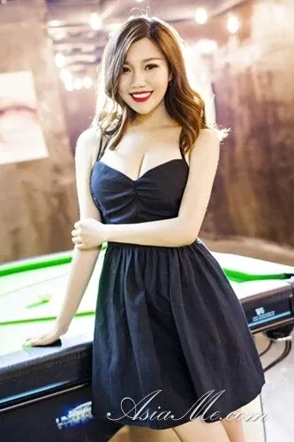 Elena Profile image 2