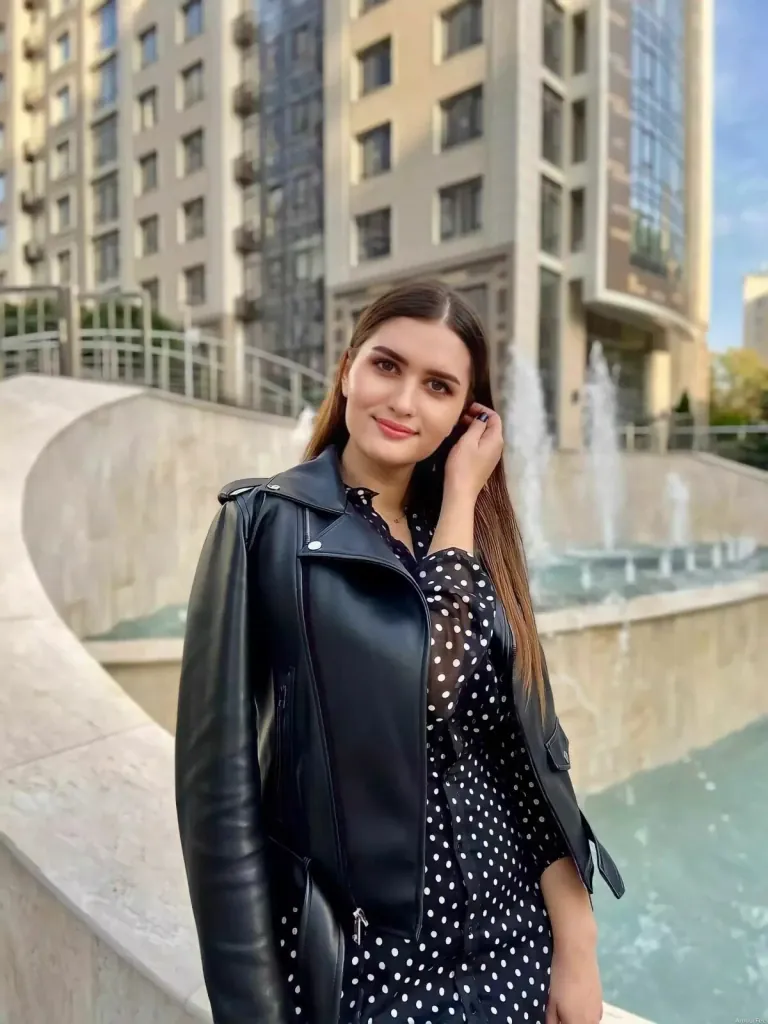 Elena Shyrypova Profile image 6