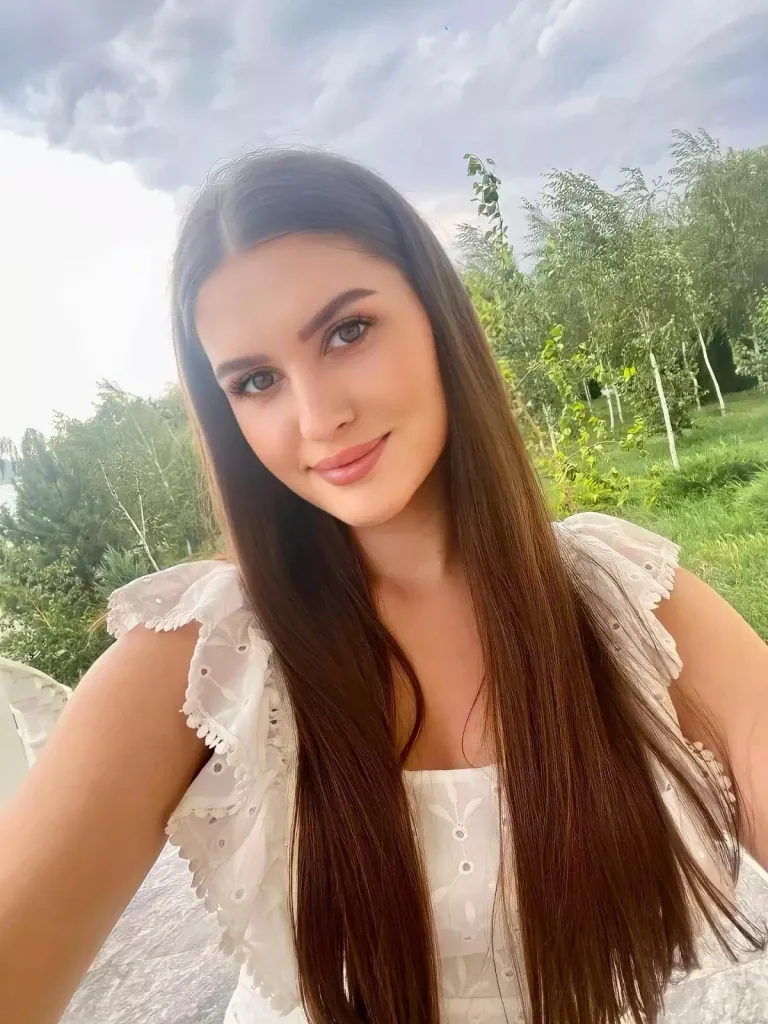 Elena Shyrypova Profile image 1