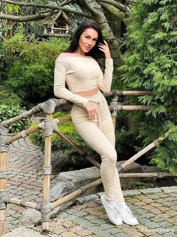 Elena Profile image 5