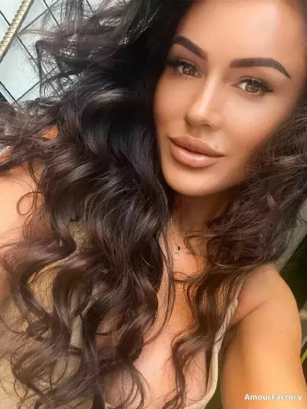 Elena Profile image 3