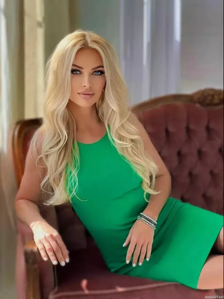 Laura Profile image 7